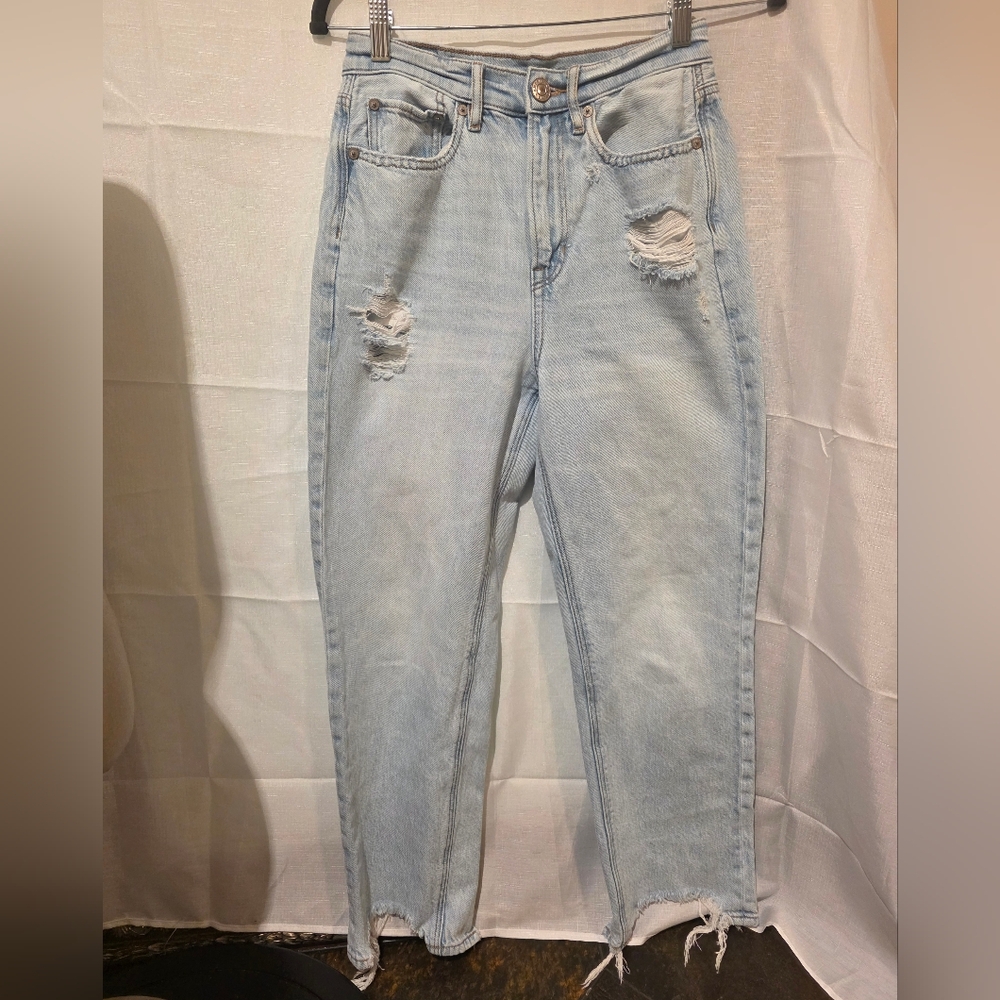 American Eagle 'Highest Rise 90s Boyfriend' Light Wash Jeans.  Sz 2R.